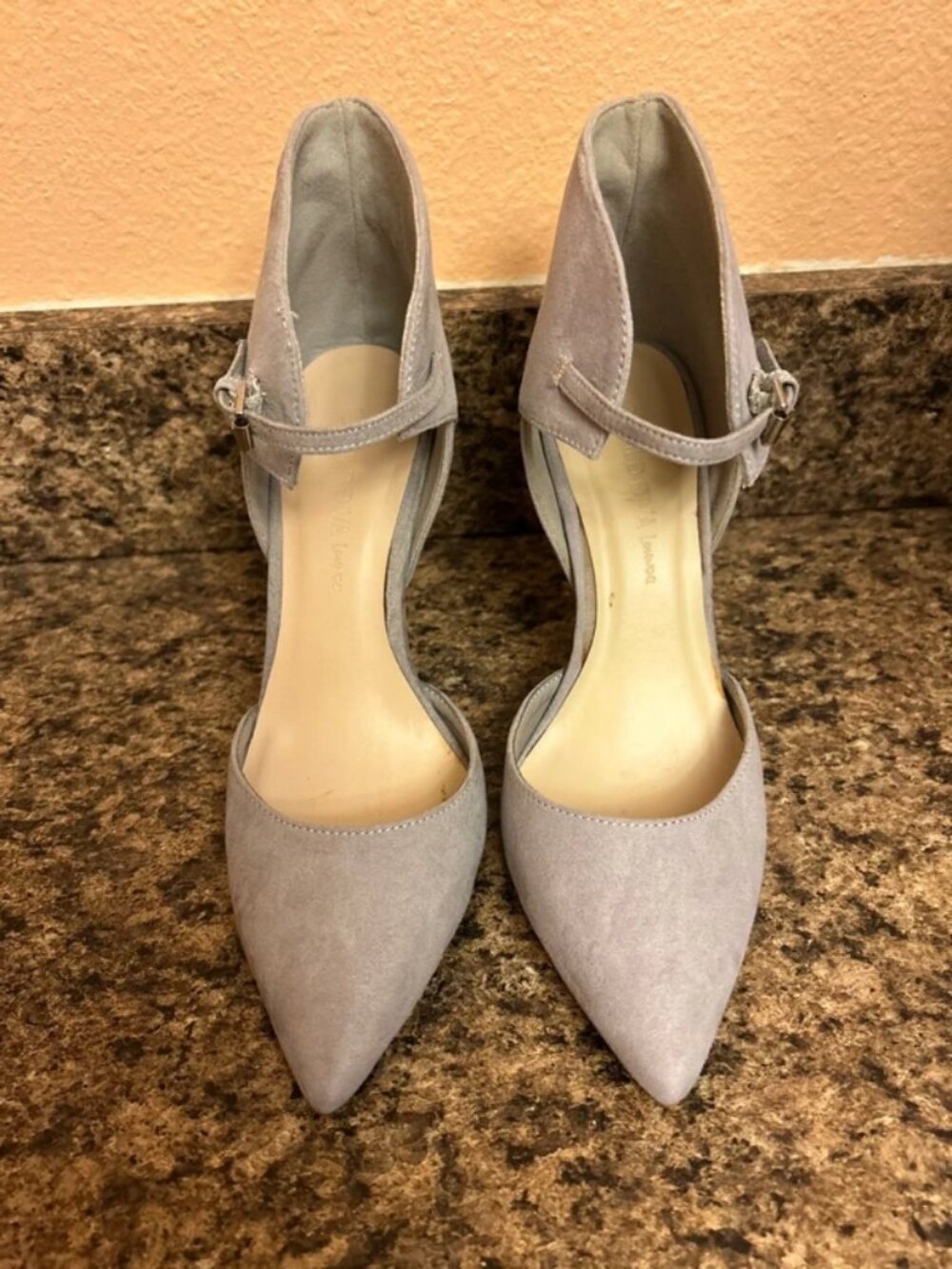 Wild Diva Lounge gray faux suede pumps - Size 6